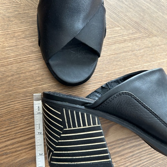 Sorel sandals - Picture 3 of 5